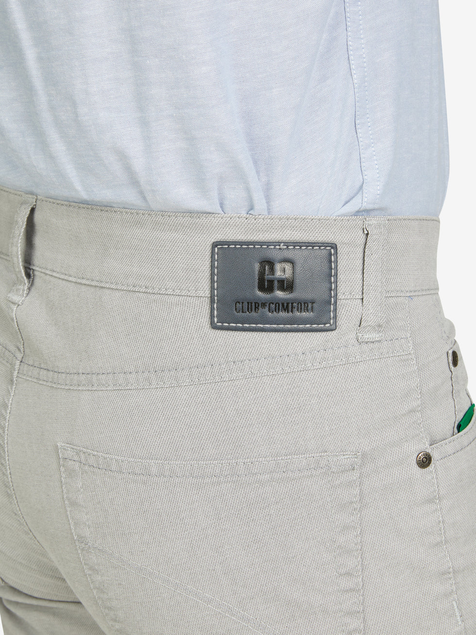 Grau-bunte 5-Pocket-Hose von Club of Comfort mit elastischem Doppelstoffbund, Hemdstopper, Mobile Pocket in der rechten Vordertasche, Stretch-Material aus Baumwolle, normaler Leibhöhe, schlankes Bein und schmaler Fußweite, ideal für Frühling/Sommer.