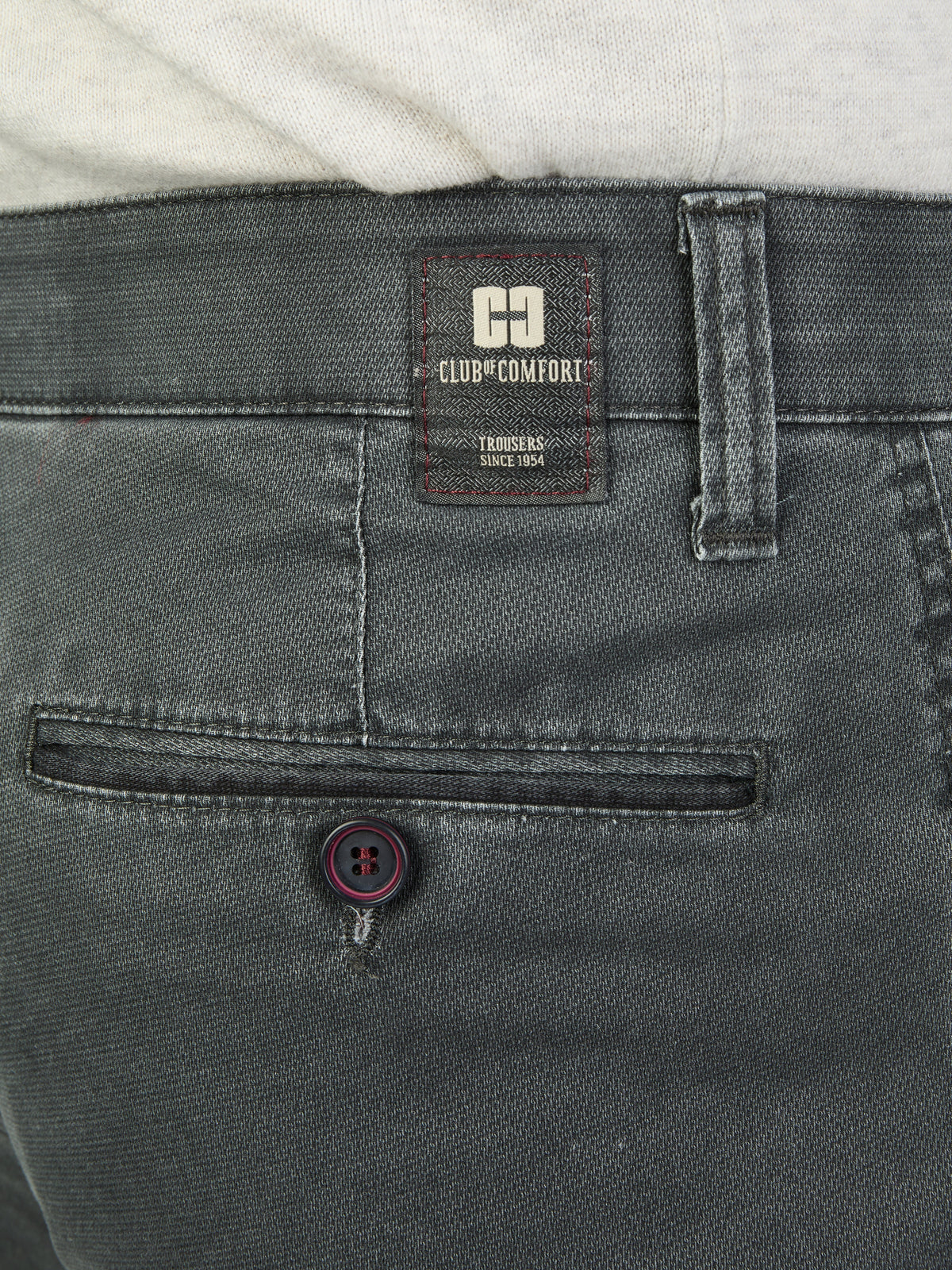 Hose in Grau von Club of Comfort, Modell MARVIN 8025, mit elastischem Comfortbund, Hemdstopper und doppelter Paspel-Münztasche, aus High Stretch Baumwolle mit Thermolite-Wärmeisolierung, Regular Fit und modifizierter 5-Pocket-Form, für Herbst/Winter.