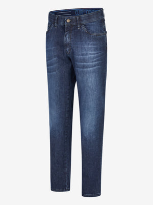 Blaue, gewaschene ALEX 7915 5-Pocket-Jeans-Hose von Club of Comfort, mit elastischem Komfortbund, Hemdstopper, Bundverlängerung, Tapered Fit, aus hoch elastischem Super High Stretch-Denim, für Alltags- und Aktivgebrauch, sommer- und ganzjahrestauglich.