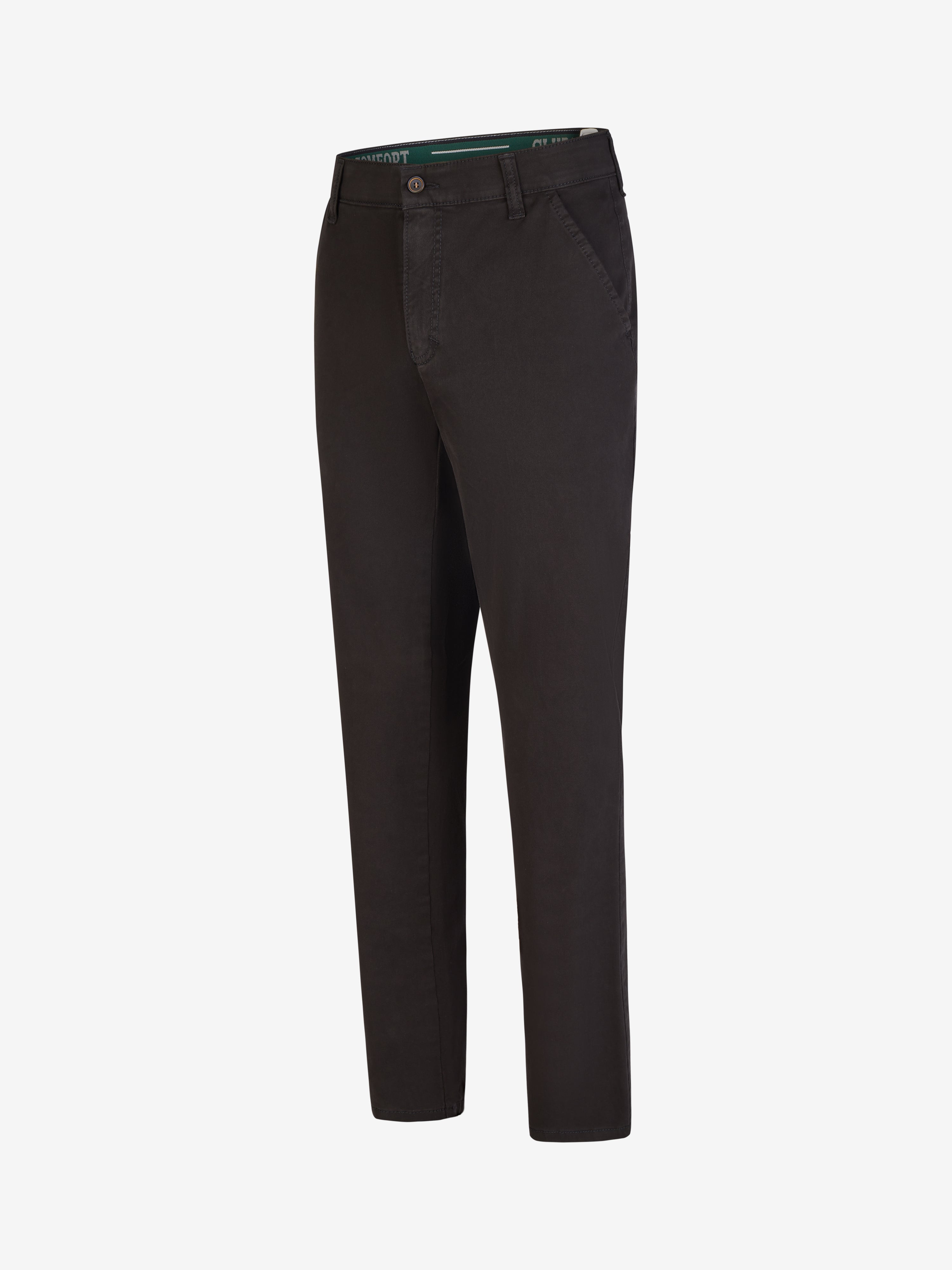 Schwarze GARVEY 8070 Flat Front-Hose mit elastischem Komfortbund und Hemdstopper, gefertigt aus bi-elastischer Baumwolle. Normale Leibhöhe, schmalere Fußweite, Regular Fit, Model trägt Größe 38. Made in Green by Oeko-Tex, mit Safety-Pocket, 360° Stretch, geeignet für das ganze Jahr.