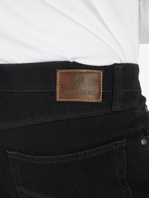 Hose von Club of Comfort in Anthrazit, Modell HENRY-Z7054, 6-Pocket Style mit elastischem Doppelstoffbund und Hemdstopper. Mit separater "Mobile Pocket" in der rechten Vordertasche für Smartphone. Aus hochelastischem Bi-Stretch-Denim, formstabil durch T400-Beimischung, normaler Sitz, schlankes Bein, leicht und komfortabel.
