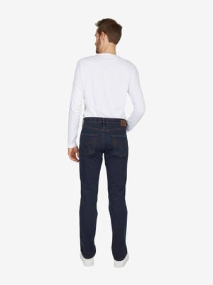 Dunkelblaue HENRY 6822 Thermo-Jeans mit 6-Pocket-Design, elastischem Komfortbund und Mobile Pocket, robustem High-Stretch-Denim, Thermolite-Wärmeisolierung, Regular Fit, aus Baumwolle, für Herbst/Winter, getragen von einem Mann, Rückenansicht.
