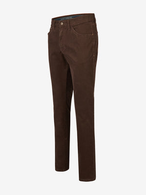 Dunkelbraune Herrenhose HENRY 7612 von Club of Comfort, 6-Pocket mit elastischem Komfortbund, Mobile Pocket in der rechten Vordertasche, aus High Stretch-Baumwolle, normale Leibhöhe, schlankes Bein, ideal für Herbst/Winter, mit Standard 100 Öko-Tex-Zertifizierung.