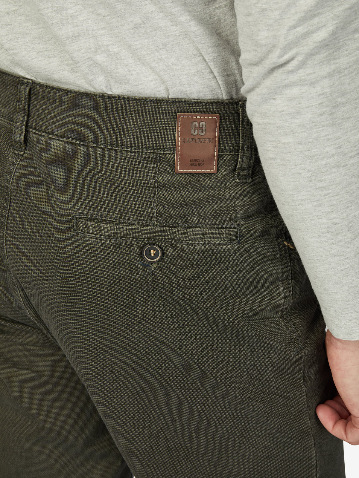 Hose MARVIN 7611 in Steingrau, mit elastischem Comfortbund, Hemdstopper, Swing-Pocket, Münztasche mit Kontrast, aus hochelastischer Baumwolle mit maskulinem Struktur-Print, regular fit, normaler Leibhöhe, schlankes Bein, hergestellt von Club of Comfort, ideal für Herbst/Winter.