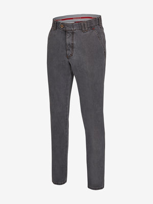 Graue GARVEY 6822 Flat Front-Hose mit elastischem Komfortbund, Hemdstopper, Bundverlängerung mit Knopf und Haken, aus High Stretch-Denim mit Thermolite-Wärmeisolierung, regular Fit, schmaler Beinverlauf, Herbst/Winter, hergestellt von Club of Comfort.
