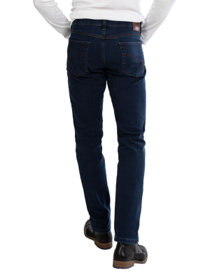 Herrenhose aus dunkelblauem High-Stretch-Denim mit elastischem Komfortbund, 6-Pocket-Design, separater Mobile Pocket in der rechten Vordertasche, Thermolite-Wärmeisolierung, regulärer Leibhöhe, schmaler Beinverlauf, hergestellt von Club of Comfort.